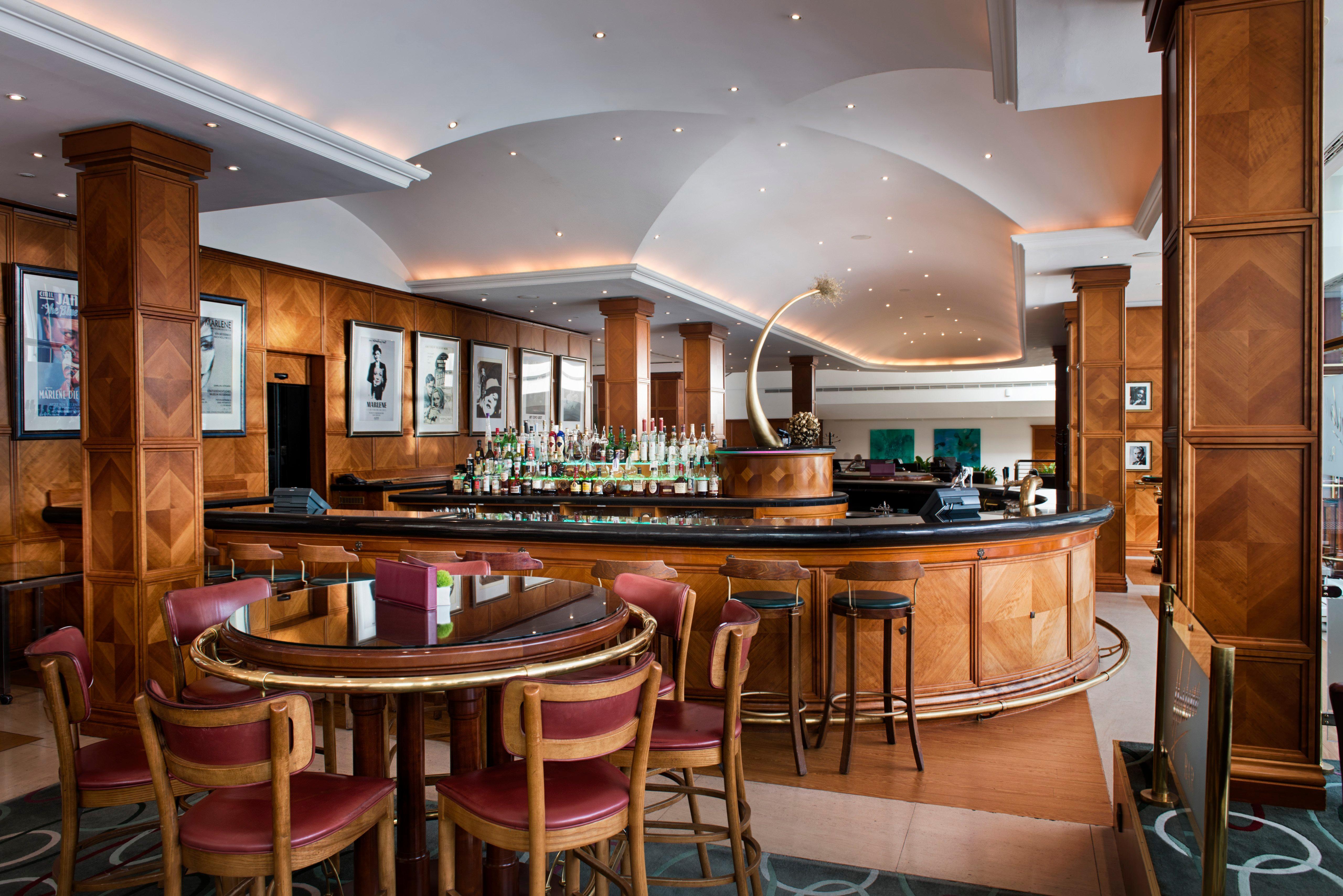 柏林洲际酒店 外观 照片 The bar at the InterContinental London