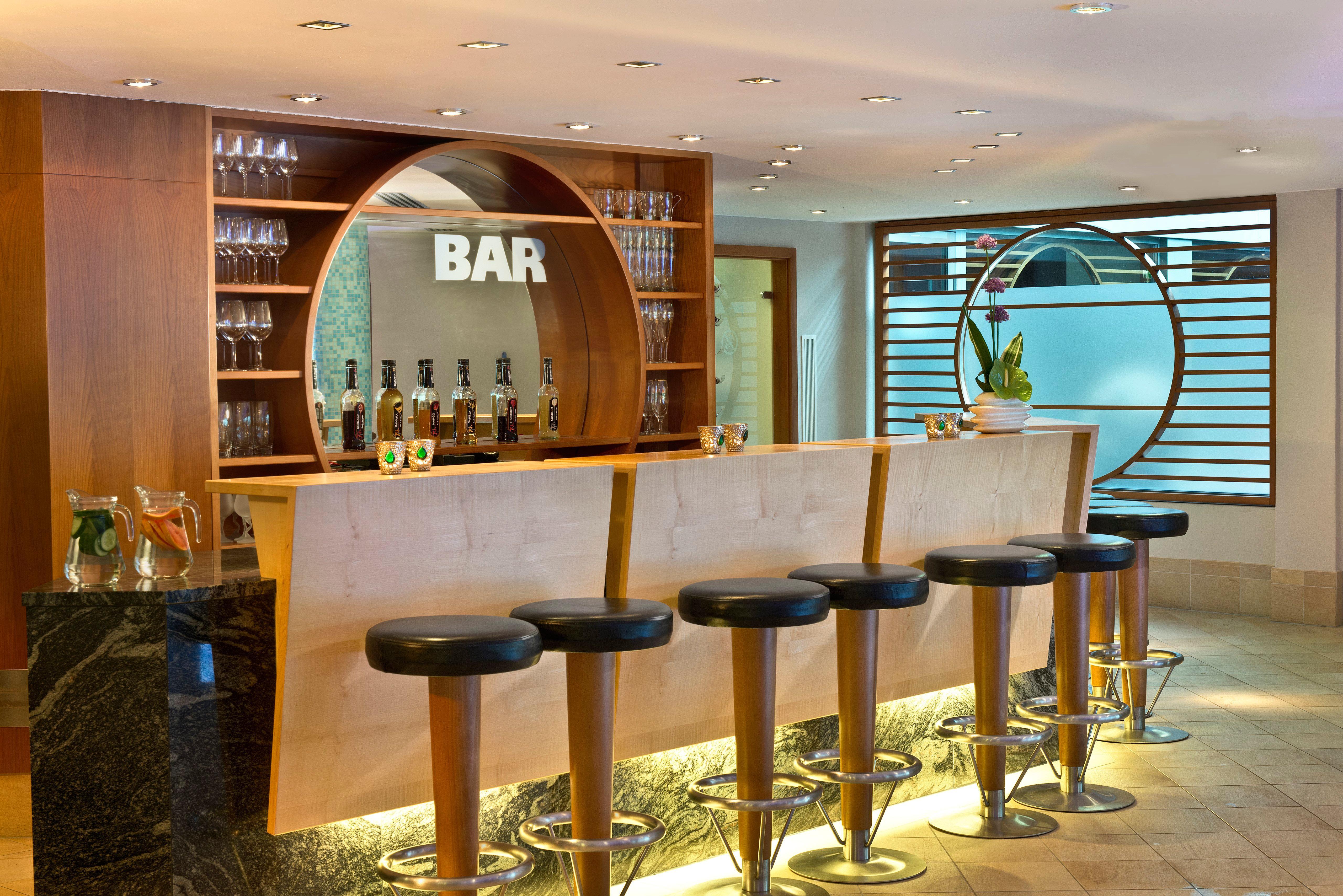 柏林洲际酒店 外观 照片 The bar on board