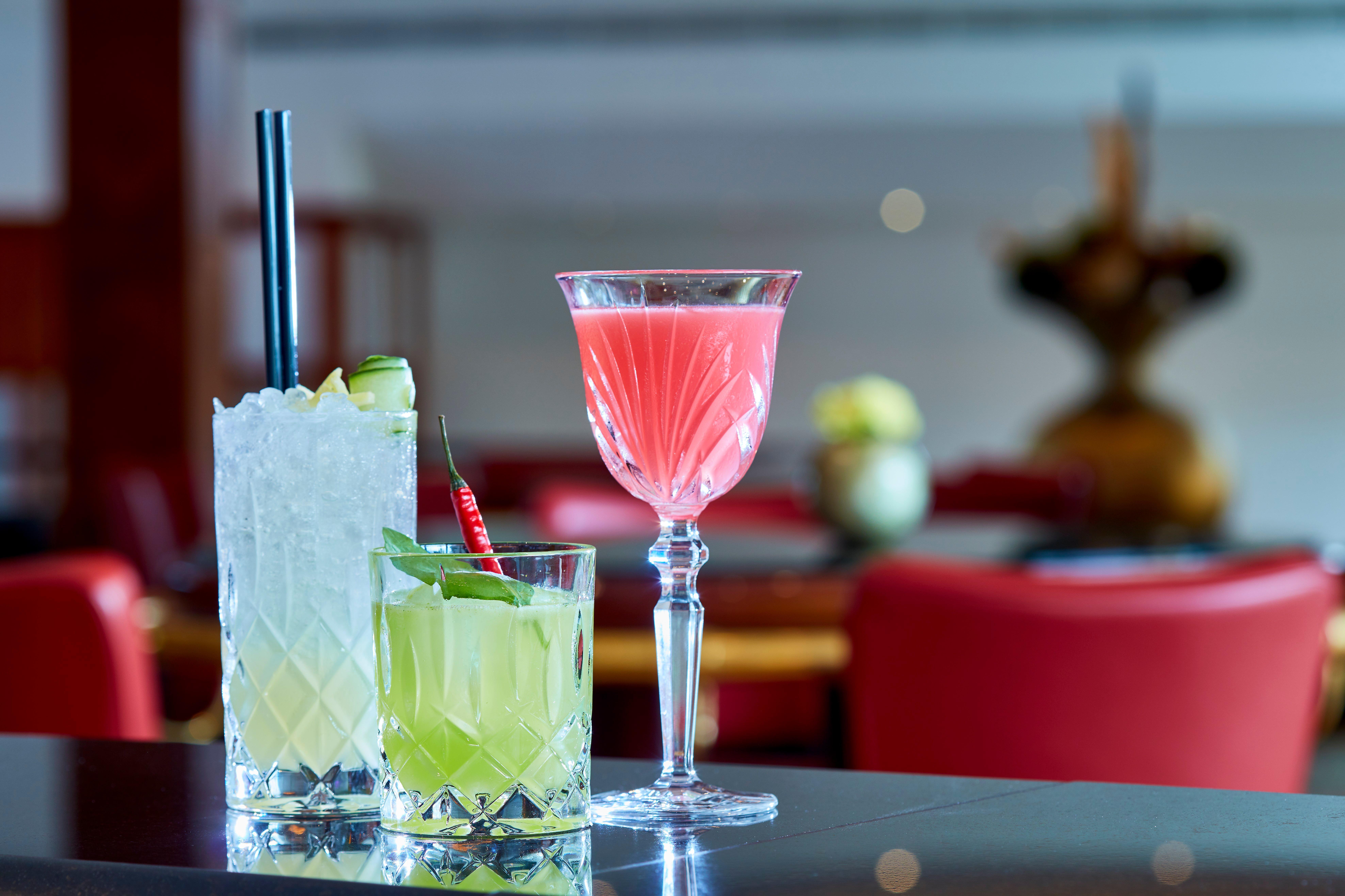 柏林洲际酒店 外观 照片 Cocktails at the bar