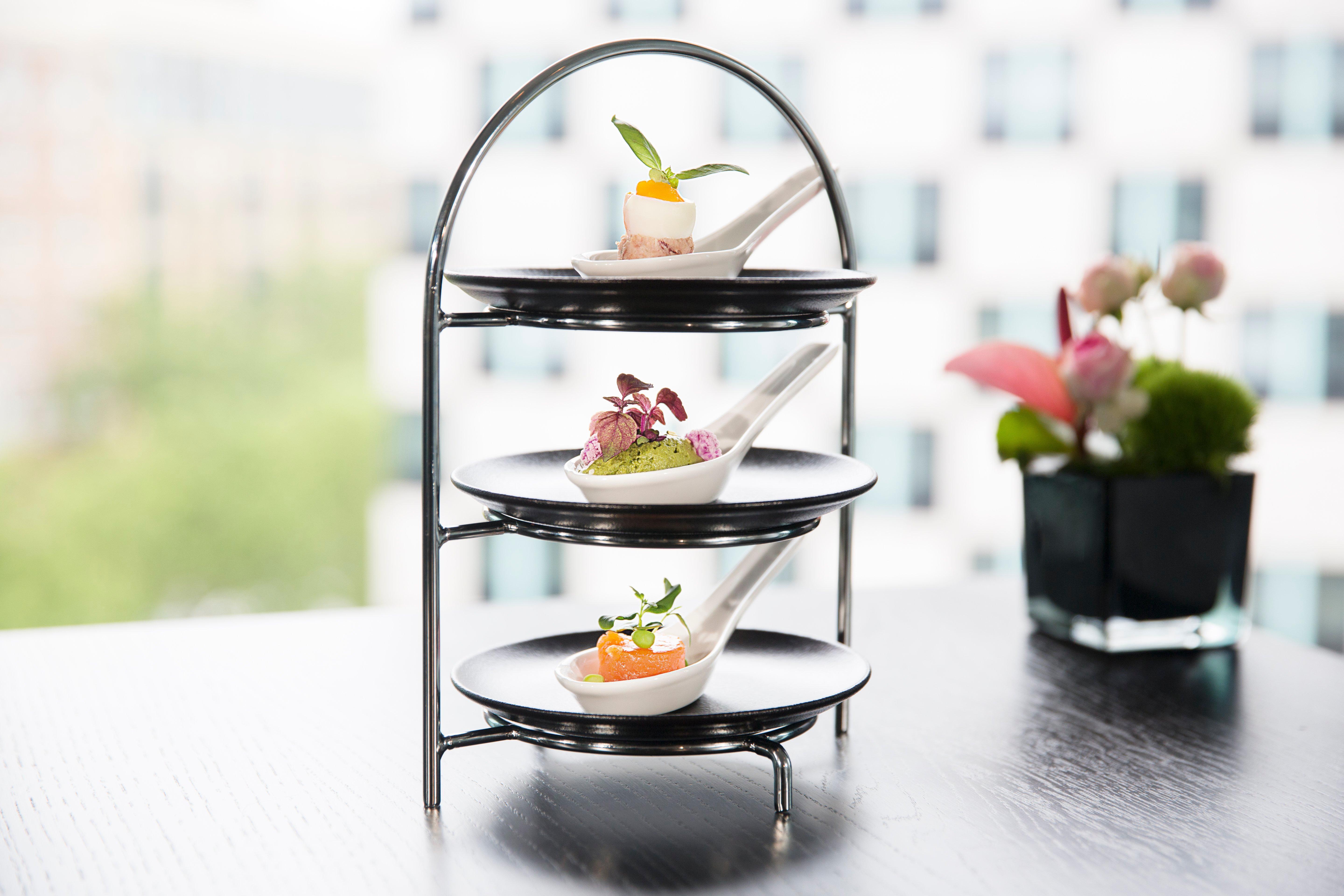 柏林洲际酒店 外观 照片 A three-tiered serving stand