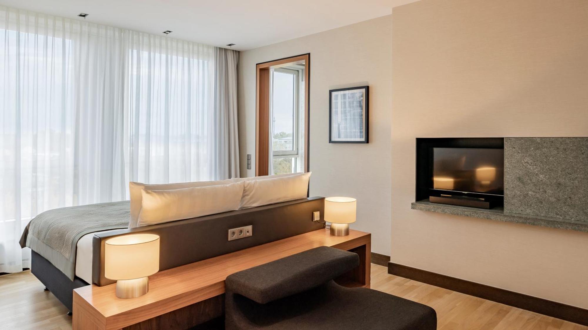 柏林洲际酒店 外观 照片 A bedroom at the hotel